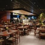 Coco Bambu SJC promove transmissão dos jogos da Copa, happy hour estendido e música ao vivo
