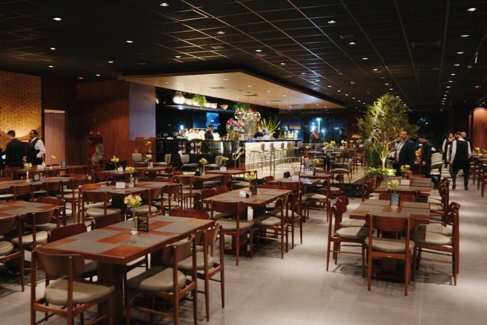 Coco Bambu SJC promove transmissão dos jogos da Copa, happy hour estendido e música ao vivo