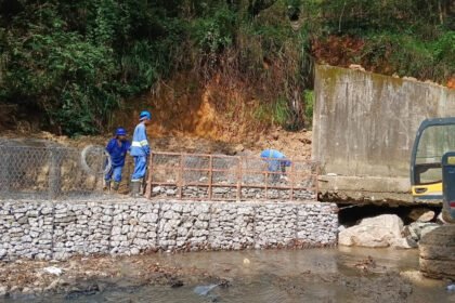 Prefeitura realiza obra de contenção para corrigir erosão no Jardim Aquarius