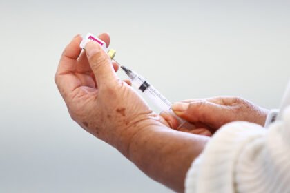 São José realiza vacinação contra gripe em feiras livres