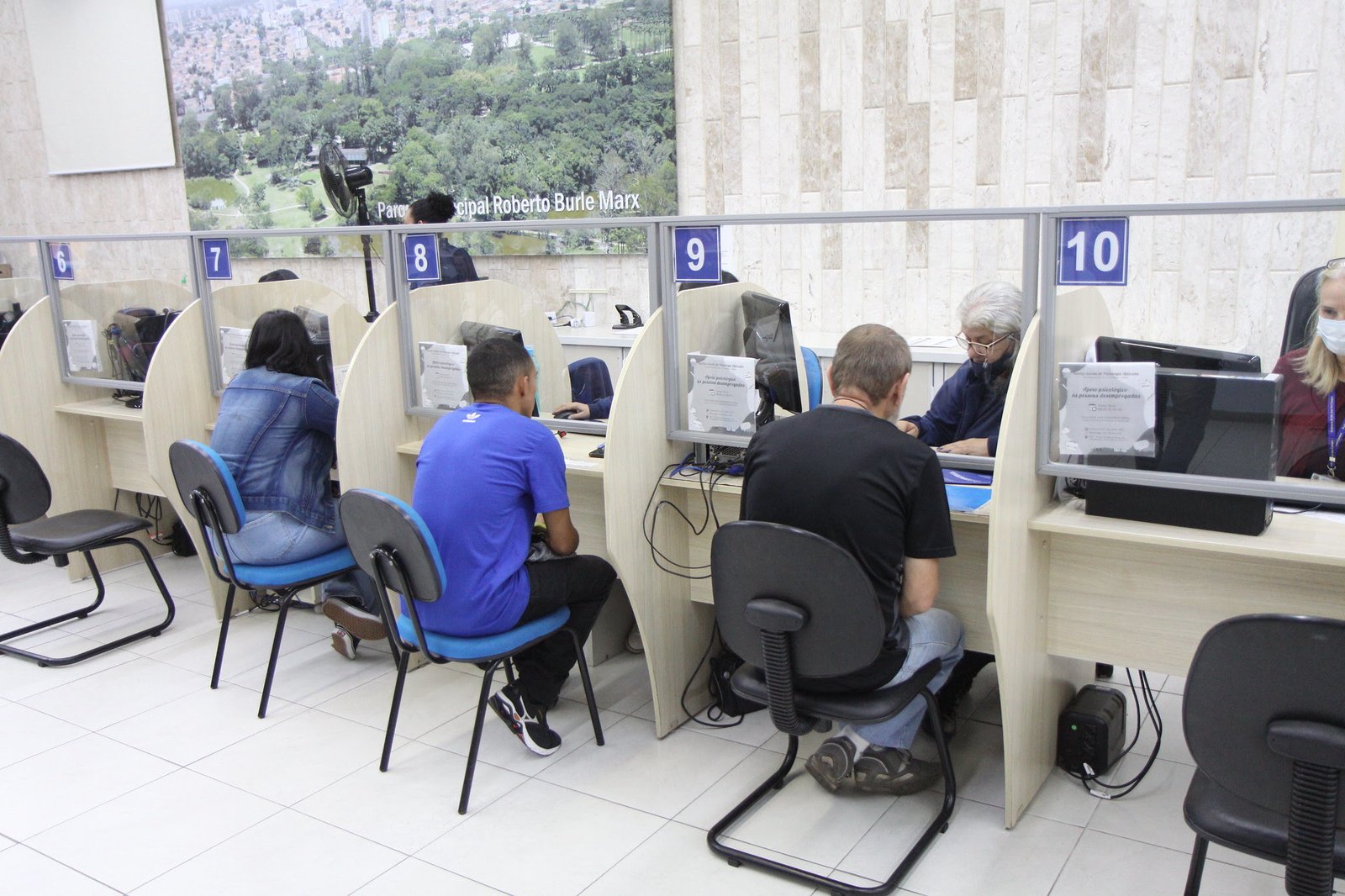 PAT de São José inicia semana com 405 vagas de emprego em diversas áreas