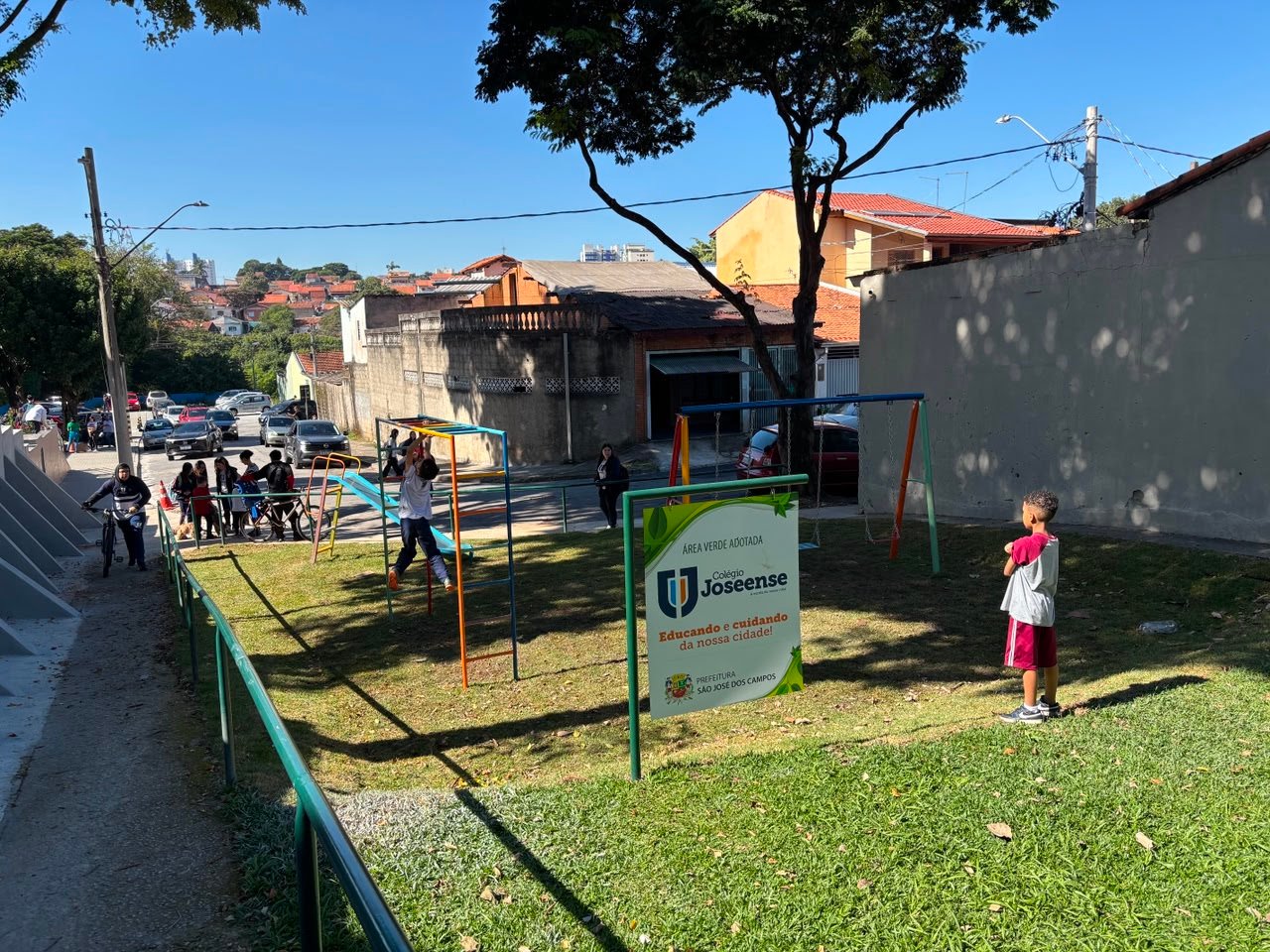 Parceria entre Prefeitura e Colégio Joseense revitaliza área verde no Jardim Oriente