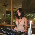 Após temporada na América Central, DJ Amanda Grothe comanda coffee party na Padoca Vicentina
