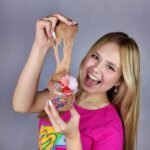 Sorveteria da Mel leva diversão e encontro com fãs ao Shopping Jardim Oriente