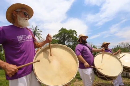 Baque do Vale leva maracatu ao Bar de Quinta em São José