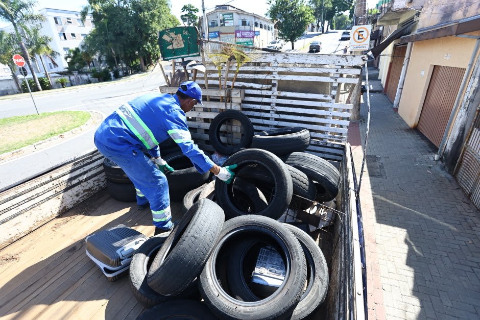Bairros em alerta contra a dengue têm Operação Casa Limpa