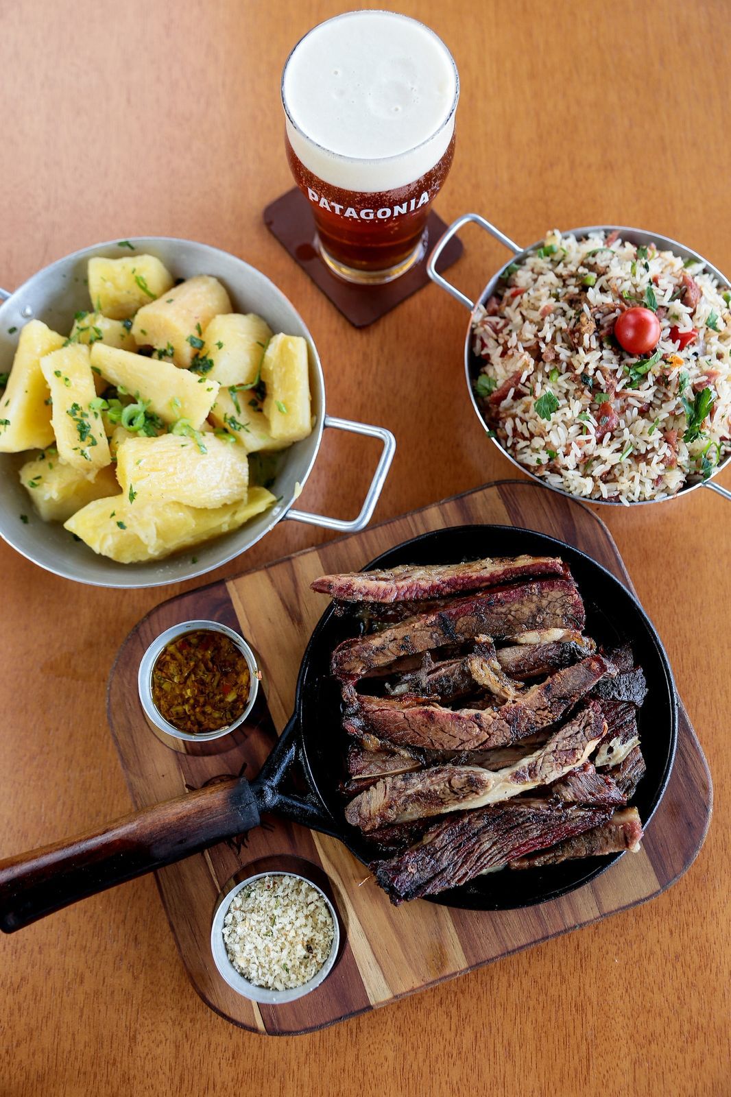 Ponto da Parrilla celebra dois anos com festival de churrasco, open bar e shows em São José