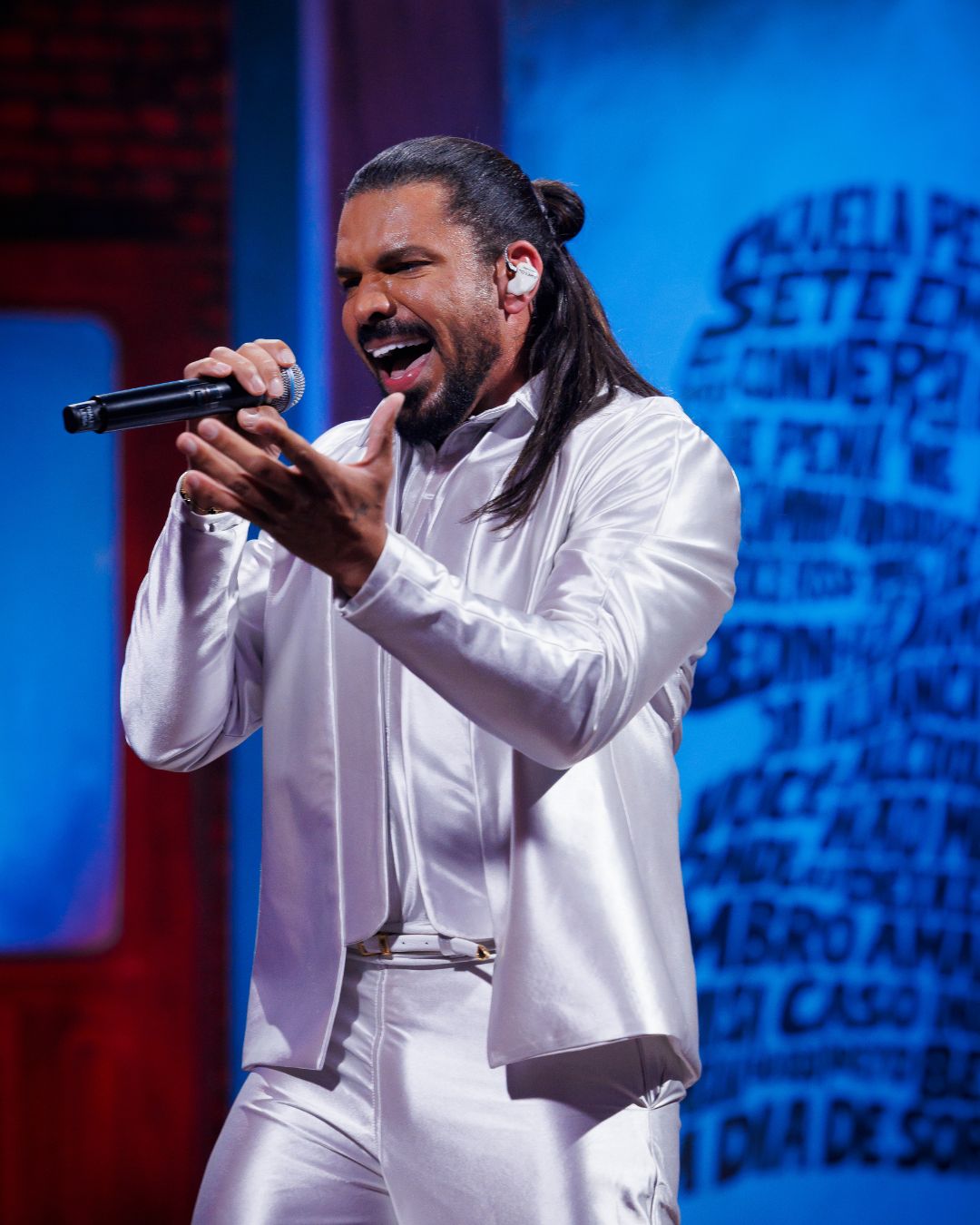 Thales Lessa, dono de grandes hits do sertanejo, se apresenta no Rancho Eldorado