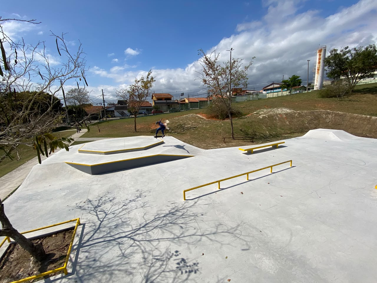 Jardim Cerejeiras ganha nova pista de skate com aulas gratuitas para crianças e jovens